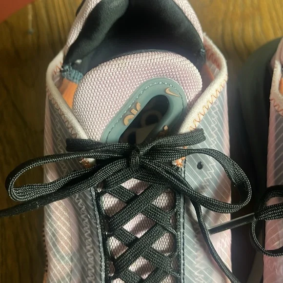 Nike Air Max 2090 pink and black. Used but Great condition! - Picture 10 of 16